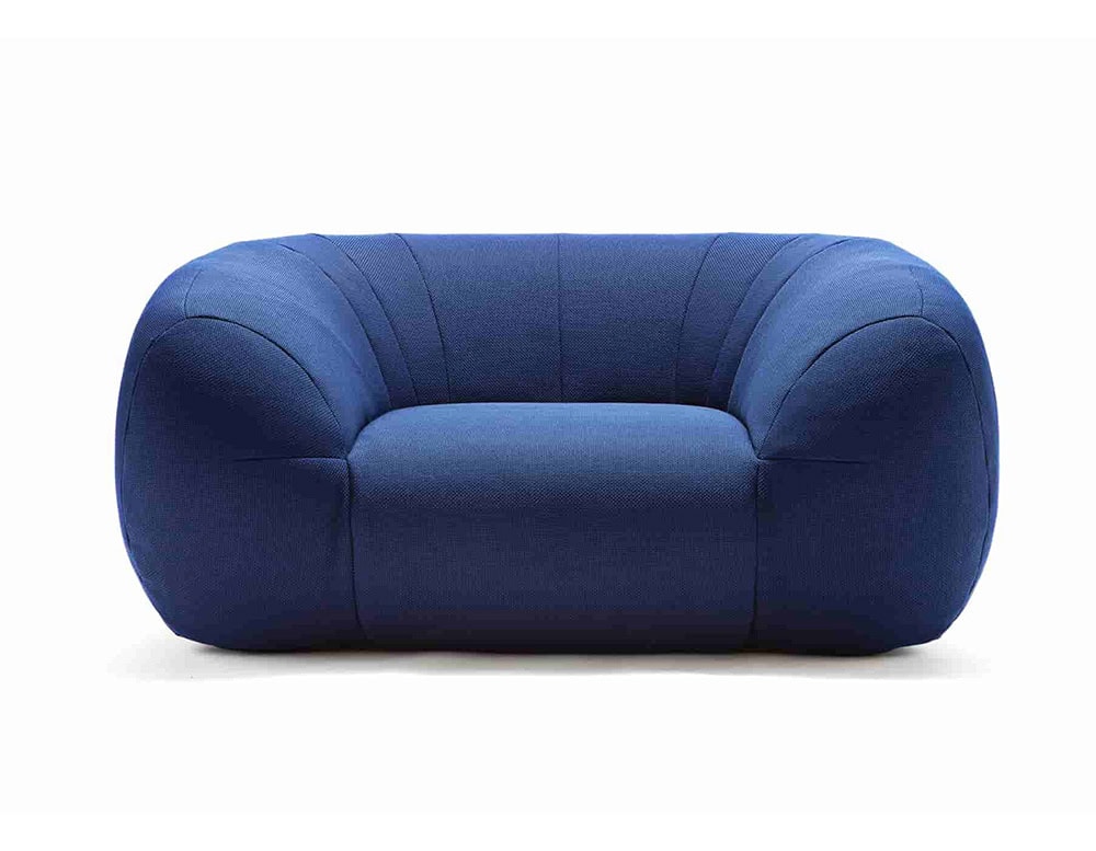 Palau Armchair with armrest and backrest in blue on a white background.