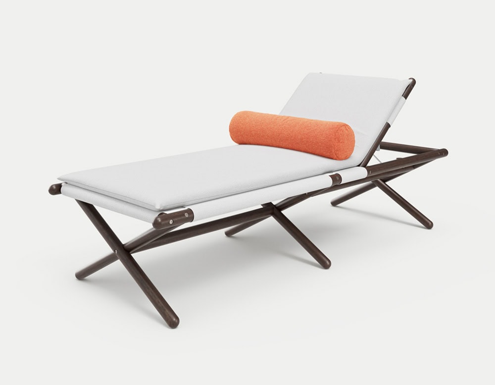 Paraggi Sun Lounger. Structure in brown wood with cushion in white and orange on a white background.