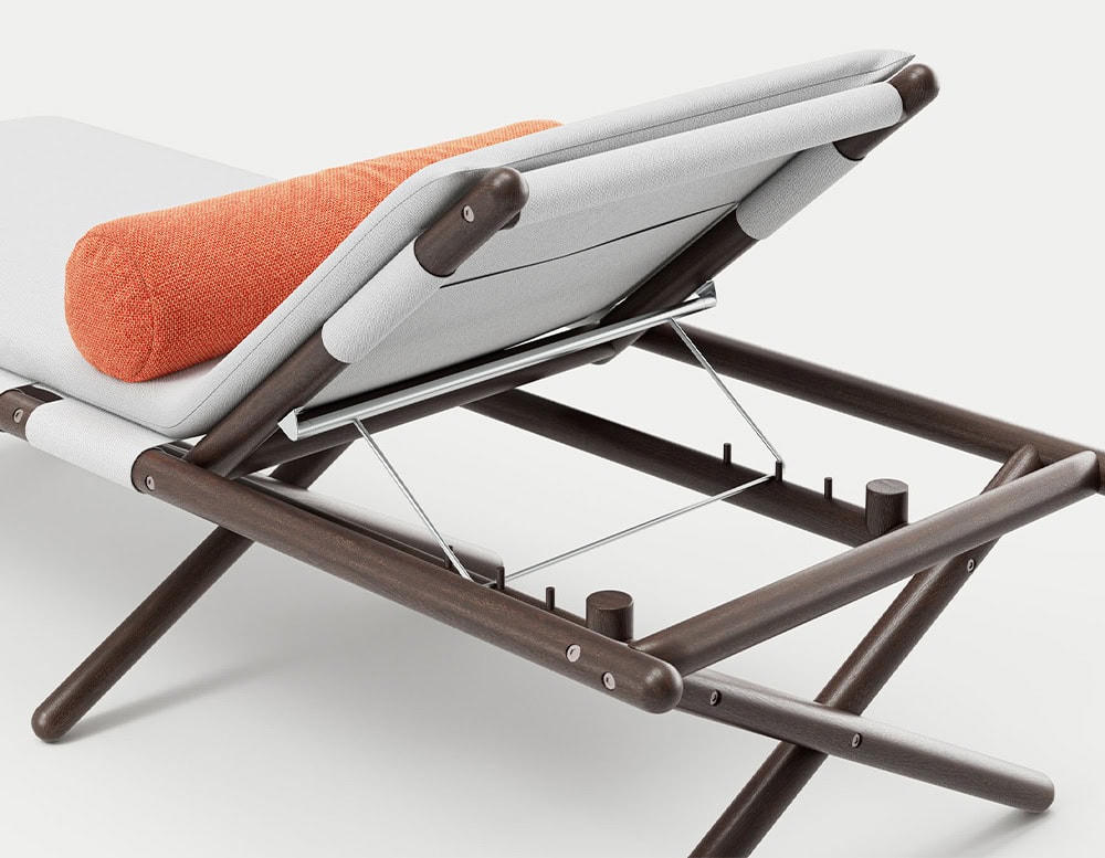 Paraggi Sun Lounger. Structure in brown wood with cushion in white and orange on a white background.