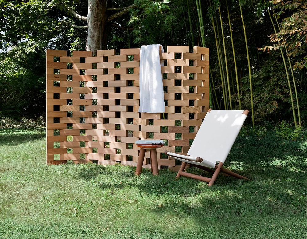 Zen Screen in wooden blocks in a garden.