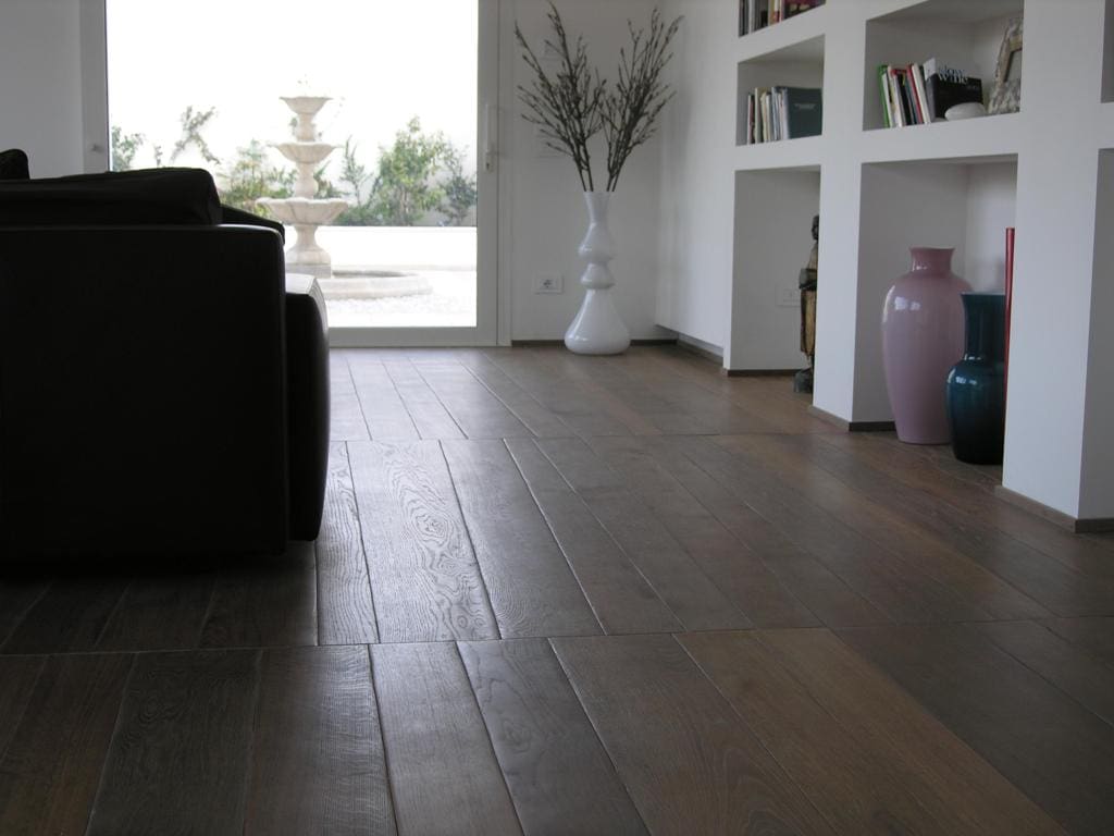 Trapezoidal Planks in brown with rectangular shapes on the floor in a living room.