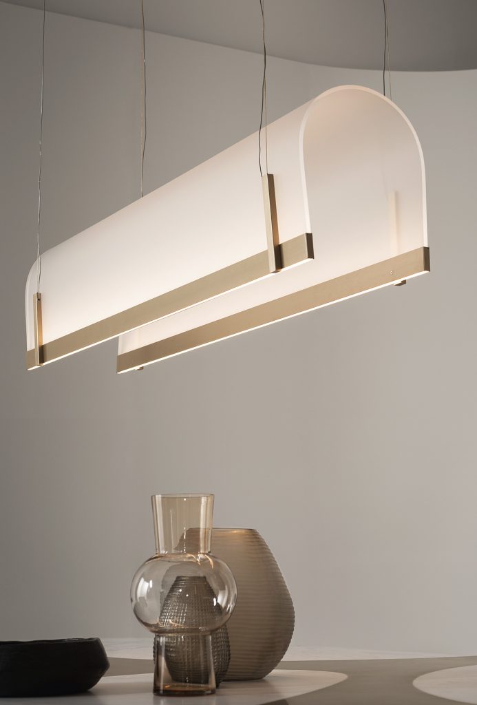 Crystal and aluminum ceiling lamp in white and gold tone on a dining