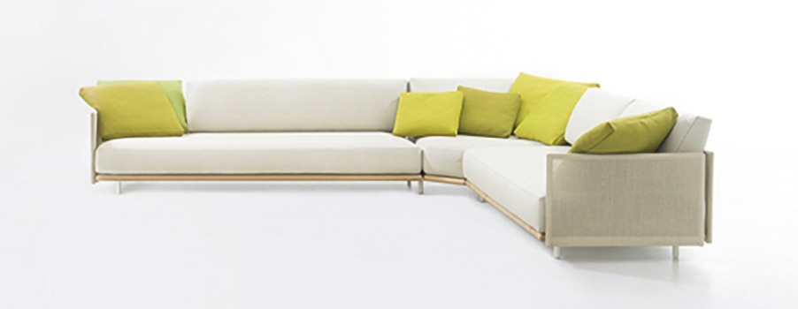 L-shaped sofa made of stainless steel base in a tone of white gold and upholstered in Maris fabric in a tone of white color