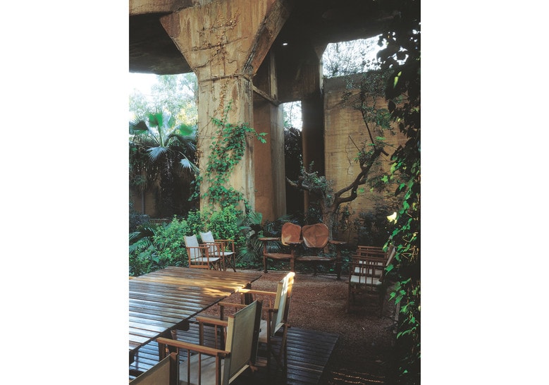 two joined chairs made of solid oak wood in a brown tone on a outside