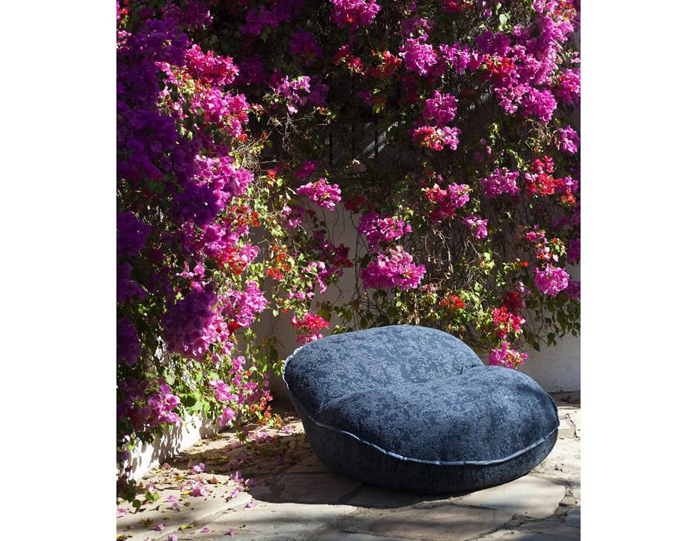pouf made of non-slip fabric in Cloister and lido blue leather color tones
