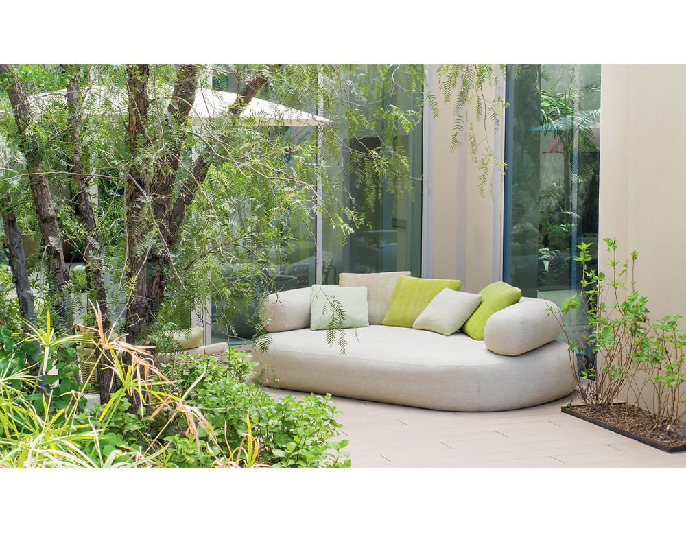 sofa made of polyurethane foam in its structure and covered in removable fabric in a white tone on at outside